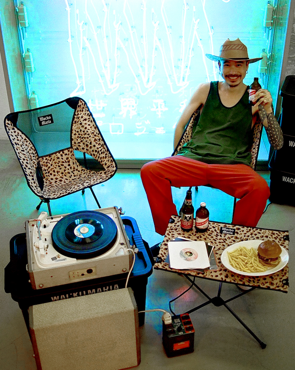 ワコマリア」が「ヘリノックス」とコラボ レオパード柄のイスや